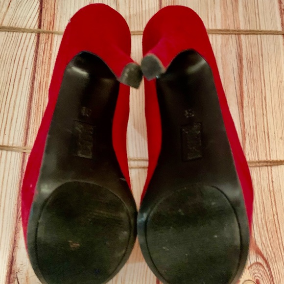 Red faux suede heels - Picture 2 of 2